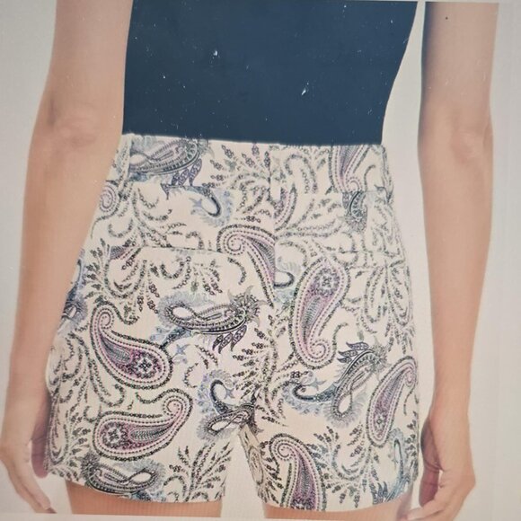 ☀️🌿Ann Taylor Loft Riviera Shorts in Paisley (NEW WITH TAG)☀️🌿 - Picture 2 of 3